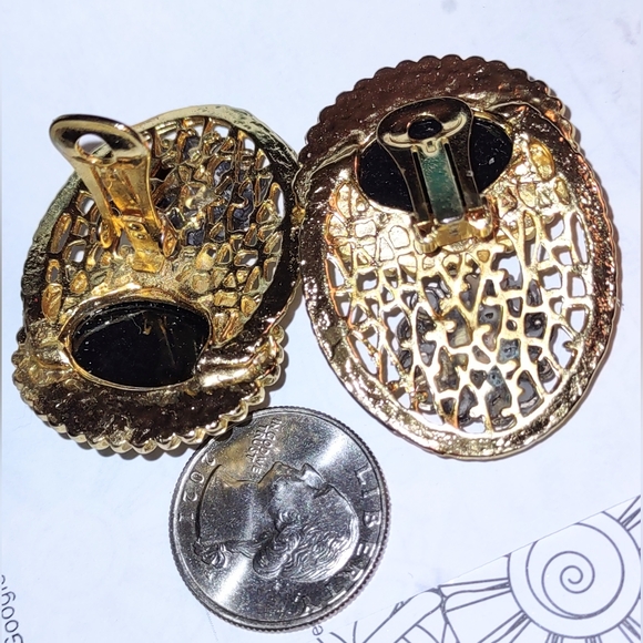 Vintage Clip-on Gold & Black Earrings - Picture 9 of 14